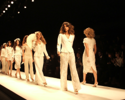 London Fashion Week q2aiycz9md536aawh3rx72av4gb6yp7rkj7mhalnww